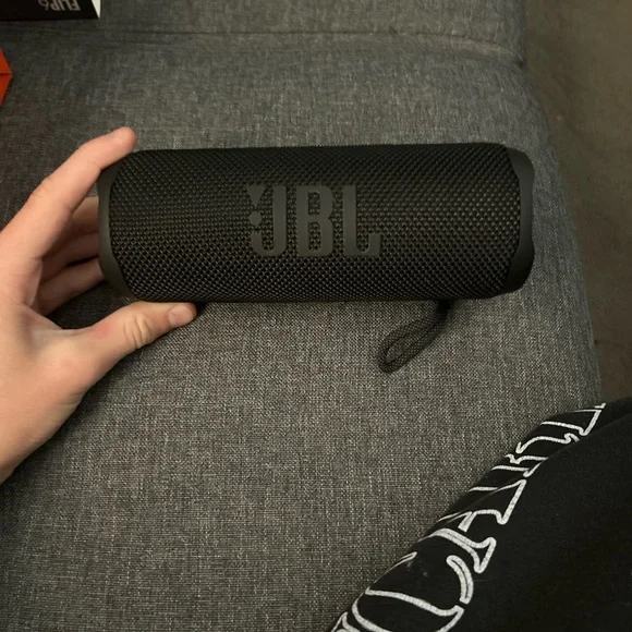 Black JBL flip 6